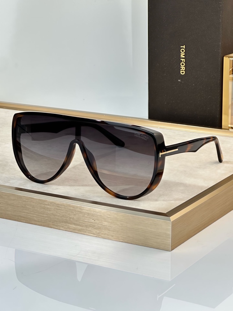 TOM FORD